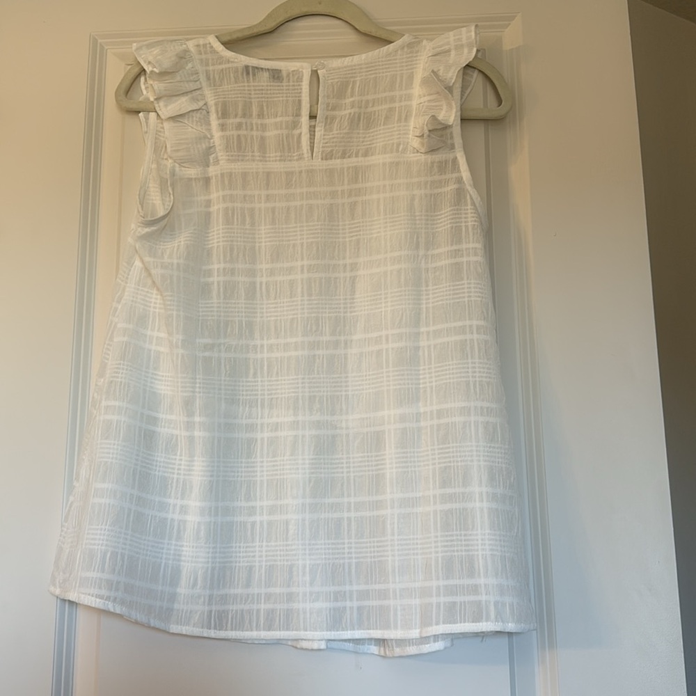 Davi & Dani White Ruffled Sleeveless Blouse - Picture 2 of 3
